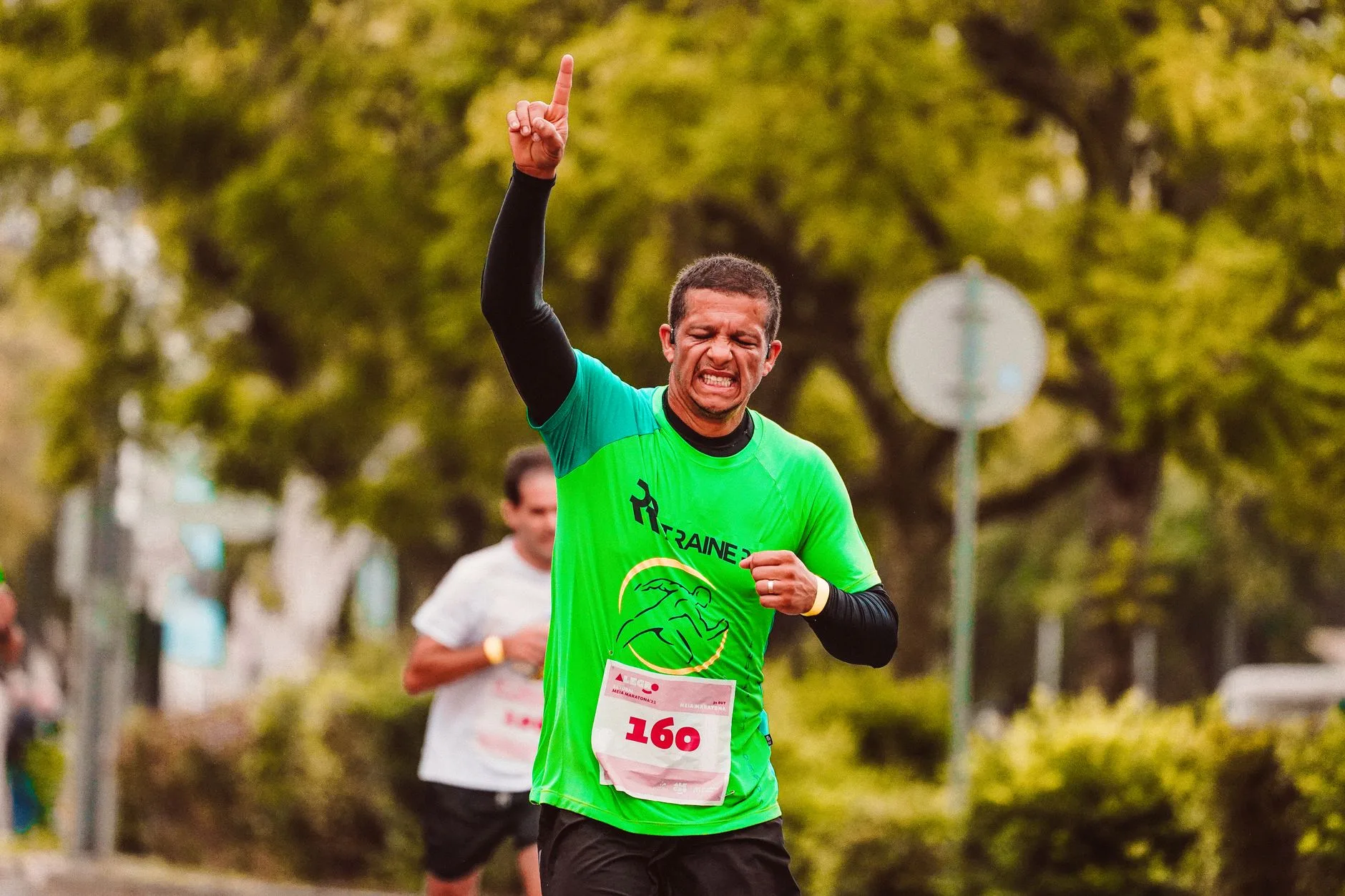 Runner fuelling mid-race with energy gel during marathon training run