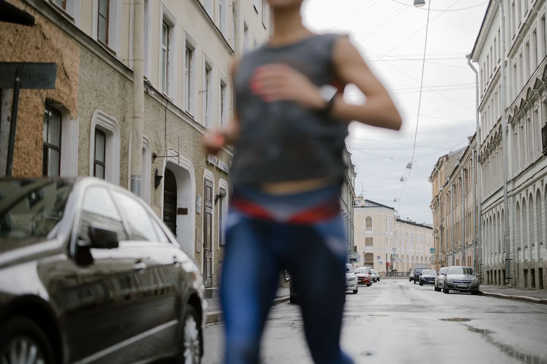 Runner following a structured 6-week training plan to build running fitness fast